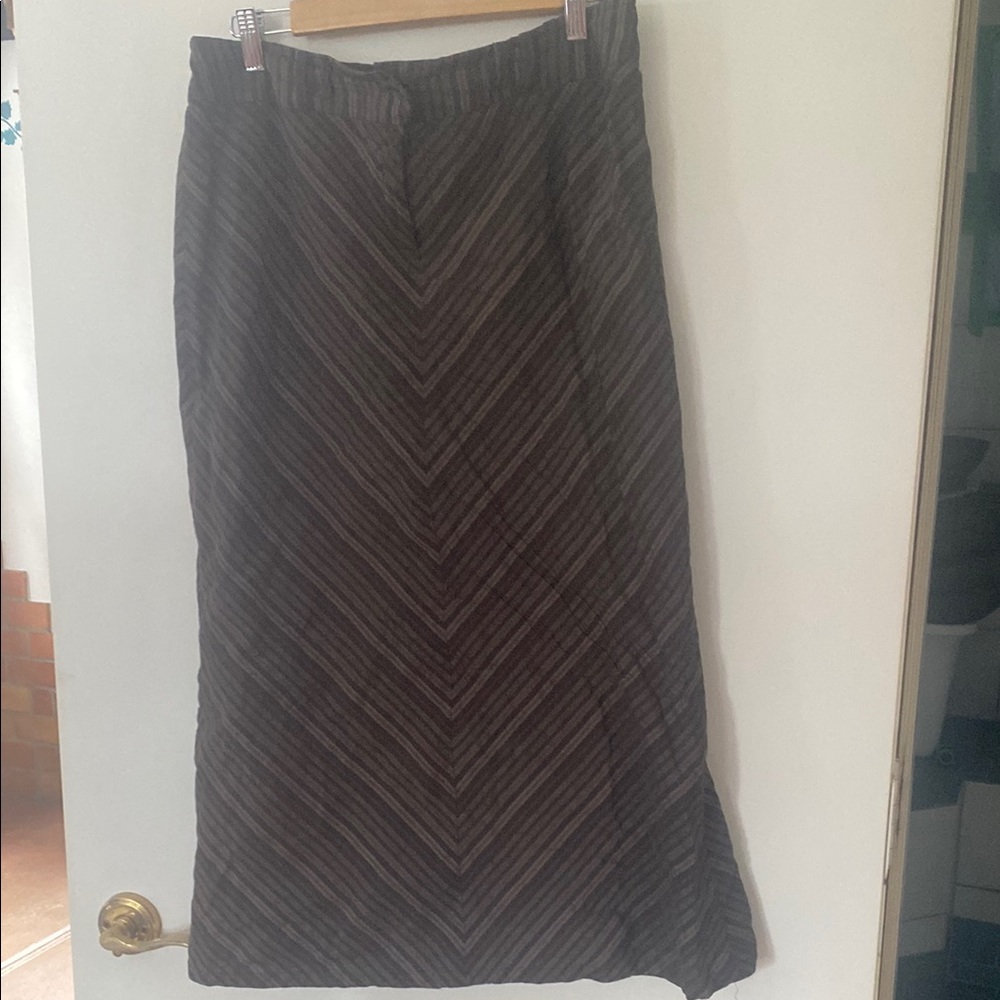 Elegant Brown Striped Skirt